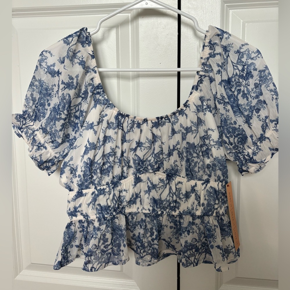 Cute blue and white top